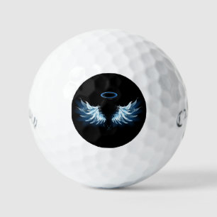 Blaue leuchtende Engelsflügel auf schwarzem Hinter Golfball