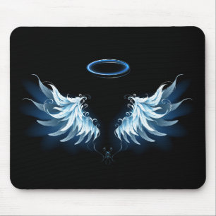 Blaue leuchtende Engelsflügel auf schwarzem Hinter Mousepad