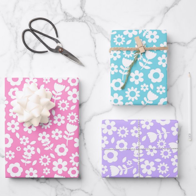 Blaue, Lila und rosa gemischte Frühlingsblumen Geschenkpapier Set (Vorderseite)