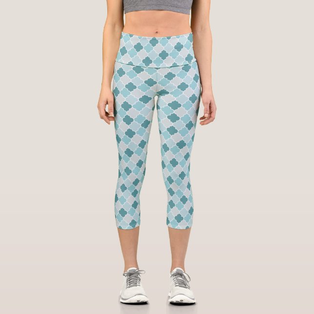 Blaue marokkanische Trellis, Latticework, Quatrefo Capri Leggings (Vorderseite)