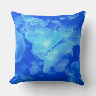 Blaue Meeresqualle werfen Kissen