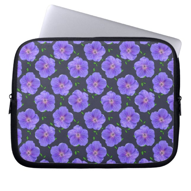 Blaue mit Blumenpelargonie auf irgendeiner Farbe Laptopschutzhülle (Vorderseite)