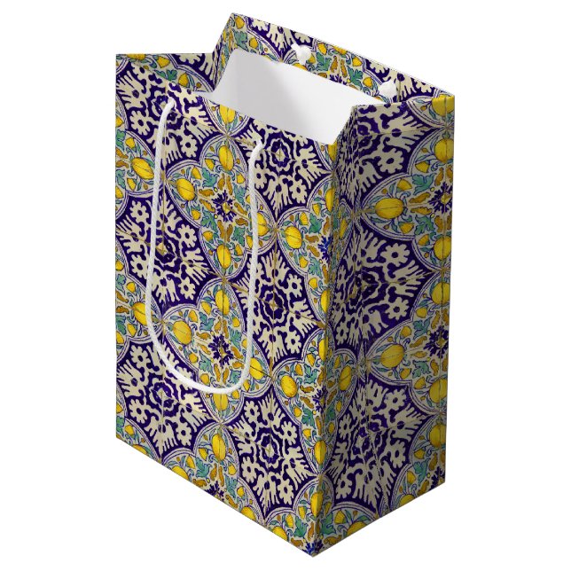 Blaue Mittelmeermuster Gelbe Blüten Mittlere Geschenktüte (Vorderseite Schrägansicht)