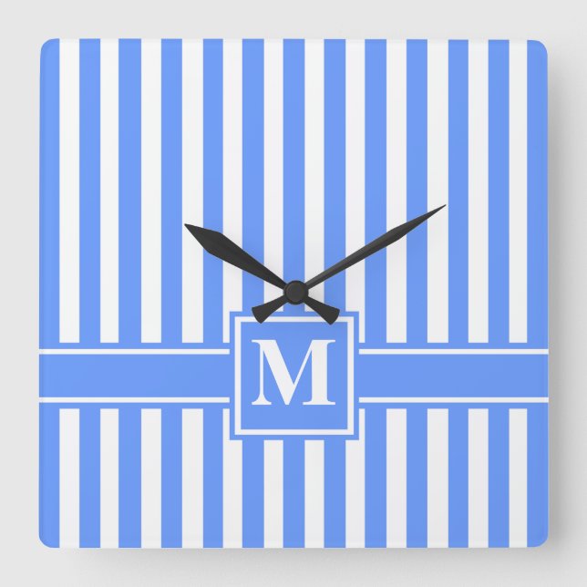 Blaue, moderne Streifen mit Monogramm Quadratische Wanduhr (Vorderseite)