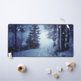 Blaue Moonlit Magische Wälder Winterlandschaft Schreibtischunterlage