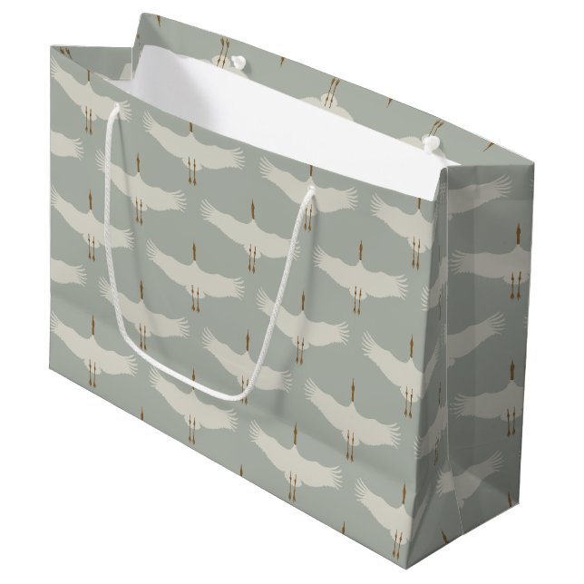 Blaue, neutrale Vogelkrane Art-Déco-Muster Große Geschenktüte (Vorderseite Schrägansicht)