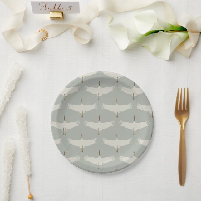Blaue, neutrale Vogelkrane Art-Déco-Muster Pappteller (Hochzeit)