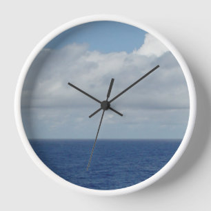 Blaue Ozean- und Fluffige Wolken-Wanduhr Wanduhr