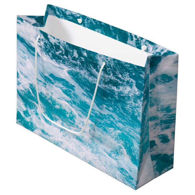 Blaue Ozeanwellen Große Geschenktüte (Vorderseite Schrägansicht)