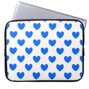Blaue Polka-Herzen auf weiß Laptopschutzhülle