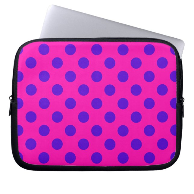Blaue Polka-Punkte auf Fuchsia Laptopschutzhülle (Vorderseite)