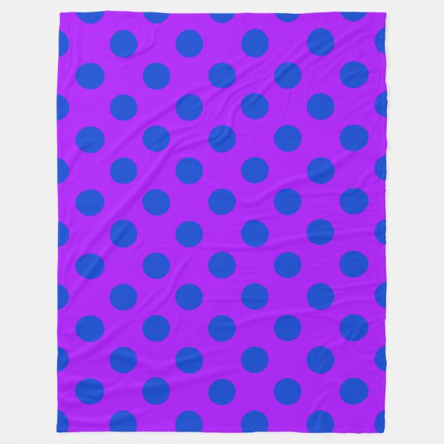 Blaue Polka Punkte auf lila Fleecedecke (Vorderseite)