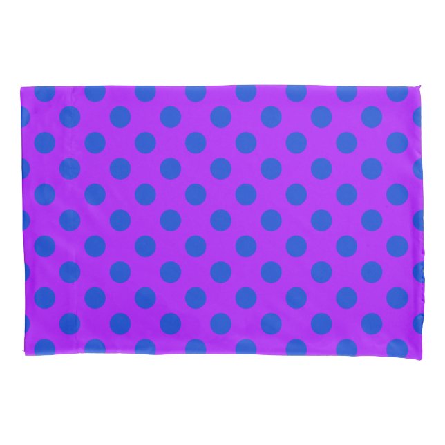 Blaue Polka Punkte auf lila Kissenbezug (Vorderseite)