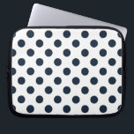 Blaue Polka-Punkte Laptopschutzhülle<br><div class="desc">Dunkelmarineblau-Polka-Punkte auf weißem Hintergrund</div>