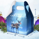 Blaue Rentiere Frohe Weihnachten Familienfeier Geschenkschachtel<br><div class="desc">In einer knackigen und stillen Winternacht stolperst du unerwartet über ein Renntier. Majestätisch am Rande des Waldes stehend, leuchtet seine Nase. Ihr schaut euch für einen kurzen Moment in die Augen, bevor er magisch in den Nachthimmel verschwindet... Dies ist die Geschichte hinter dieser Illustration "Adorable Reindeer Winter Wonderland". Die Farbpalette...</div>