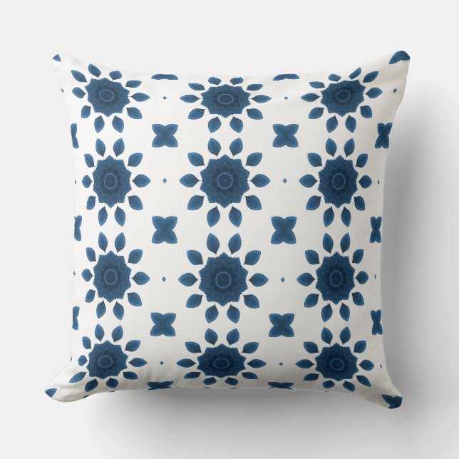 Blaue Rose Kaleidoskop-Muster auf weißen Kissen (Vorderseite)