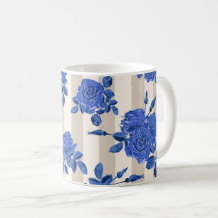 Blaue Rosensträuße auf gestreiftem Hintergrund Kaffeetasse