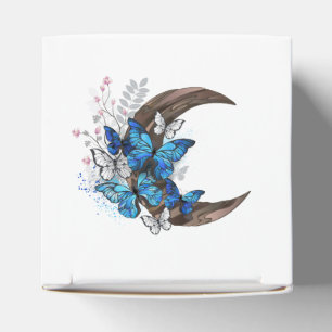 Blaue Schmetterlinge auf hölzernem Halbmond Geschenkschachtel