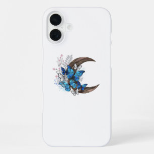 Blaue Schmetterlinge auf hölzernem Halbmond iPhone 16 Plus Hülle