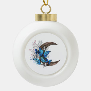 Blaue Schmetterlinge auf hölzernem Halbmond Keramik Kugel-Ornament