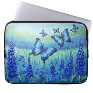 Blaue Schmetterlinge mit blauen Blumen, Laptopschutzhülle