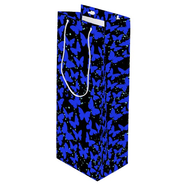 Blaue Schmetterlinge Muster C01.b Schwarze BG Geschenktüte Für Weinflaschen (Vorderseite Schrägansicht)