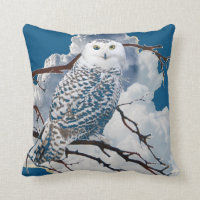 BLAUE SCHNEEBEDECKTE EULE IN DER BAUM-KUNST