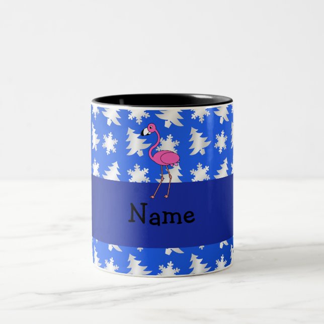 Blaue Schneeflockebäume des personalisierten Zweifarbige Tasse (Mittel)