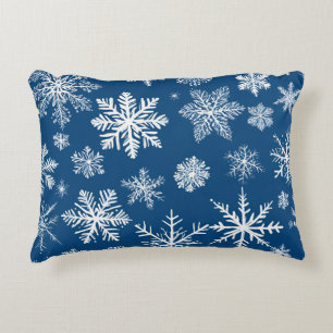 Blaue Schneeflocken Winter Dekokissen