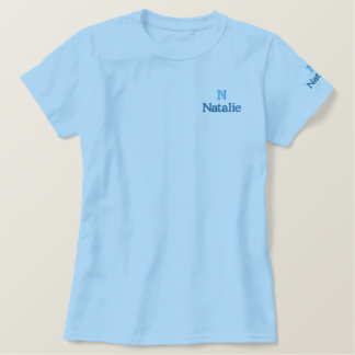 Blaue Schriftart - personalisiert Besticktes T-Shirt