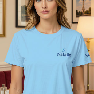 Blaue Schriftart - personalisiert Besticktes T-Shirt