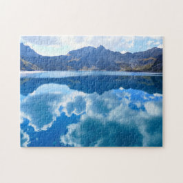 Blaue Seenwolkenlandschaft