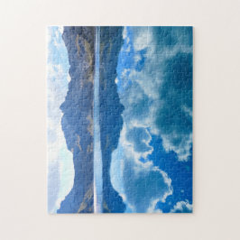 Blaue Seenwolkenlandschaft
