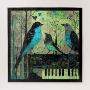 Blaue Singvögel auf einer Vintagepiano