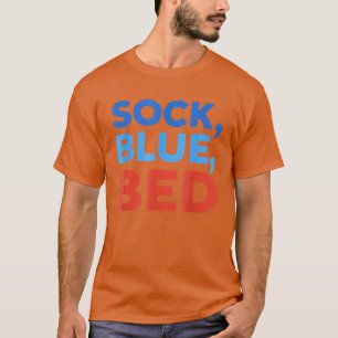 Blaue Socke Bett Lustiges Meme-Geschenk T-Shirt