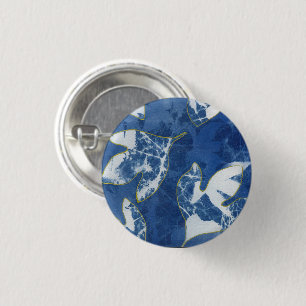Blaue Stecknadel mit Sassafras-Blatt in Cyanotypie Button