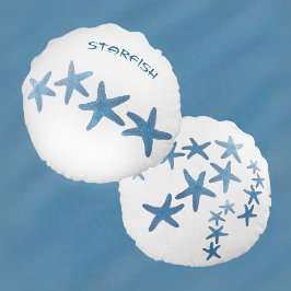 Blaue Sternfische auf weißem Sand Rundes Kissen