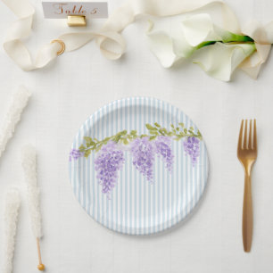 Blaue Streifen Hochzeitstorte aus lila Wisterienbl Pappteller