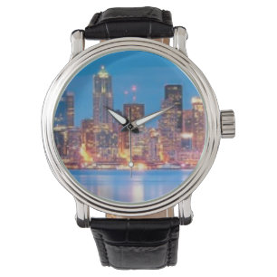 Blaue Stundenansicht von im Stadtzentrum gelegenem Armbanduhr