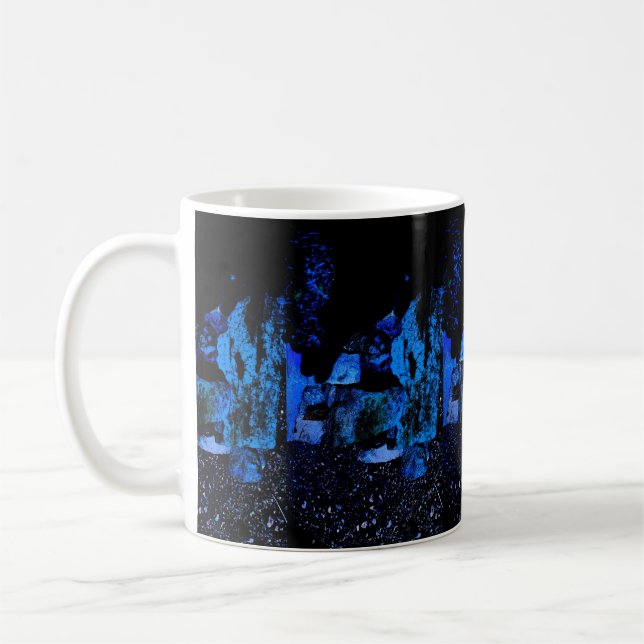 blaue Tasse mit blauem Design (Links)