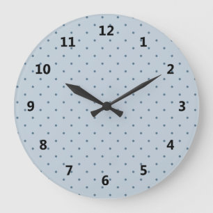 Blaue Tupfen auf hellerem Blau Große Wanduhr
