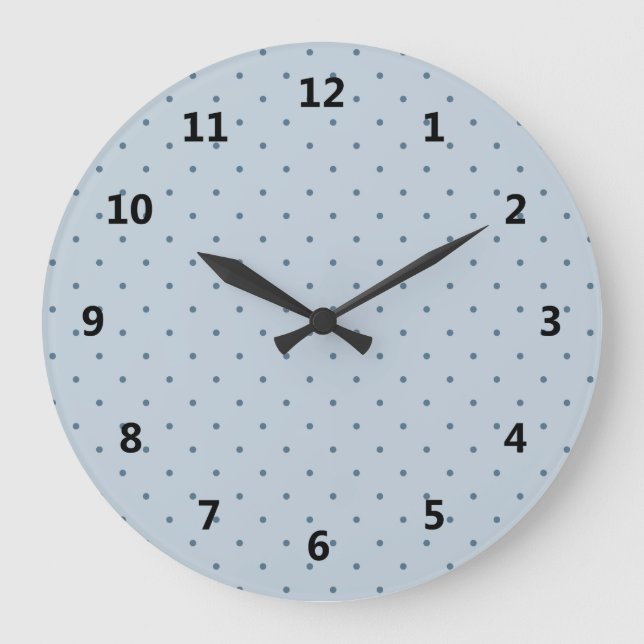 Blaue Tupfen auf hellerem Blau Große Wanduhr (Vorderseite)