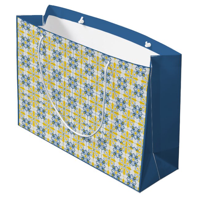 Blaue und gelbe hübsche portugiesische Fliesen Große Geschenktüte (Rückseite Schrägansicht)