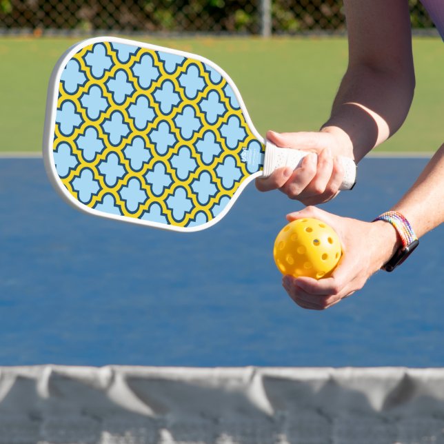 Blaue und gelbe Trellis, Gitter, Quatrefolie Pickleball Schläger (InSitu)