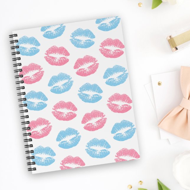 Blaue und rosa Lippenmuster, Lipstick, Kiss Notizbuch (Von Creator hochgeladen)