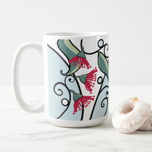 Blaue und rote Eukalyptus-Blätter und Blütenmuster Kaffeetasse (Mit Donut)
