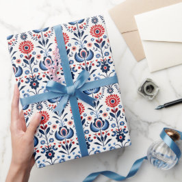 Blaue und rote skandinavische Folkloregation Geschenkpapier