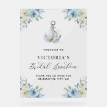 Blaue und weiße Blumen verankern Hochzeitsessen