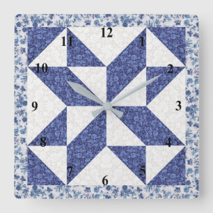 Blaue und weiße Calico-Faux-Quilt Quadratische Wanduhr