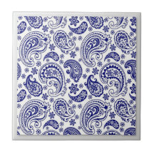 Blaue und weiße China mit Paisleys Designs